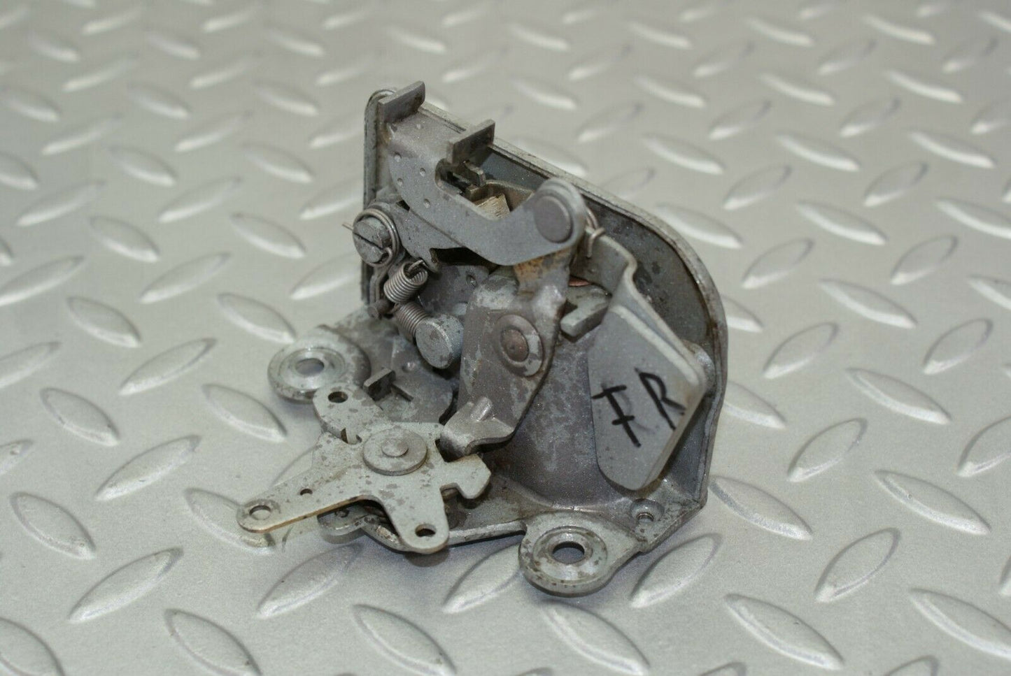 3122 Mercedes-Benz W115 220D Front Right Door Lock Mechanism