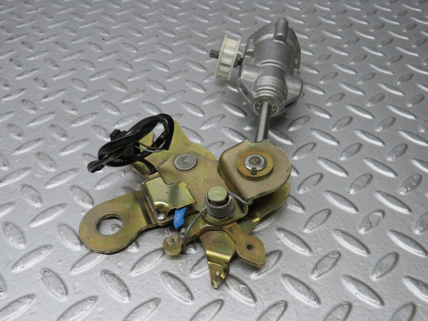 36823 Mercedes-Benz R129 300SL-24 Front Right Seat Recline Mechanism 1298202607 1136201033 1299101261