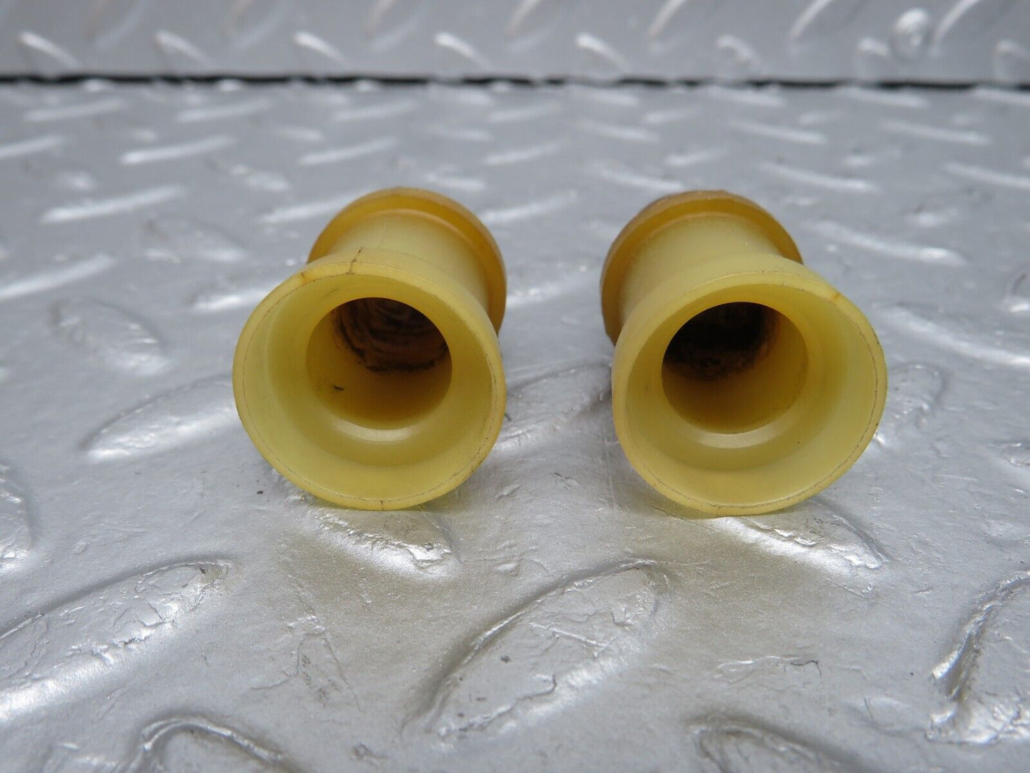 40174 Mercedes-Benz R107 350SL Coupe Fuel Injector Holder 2x