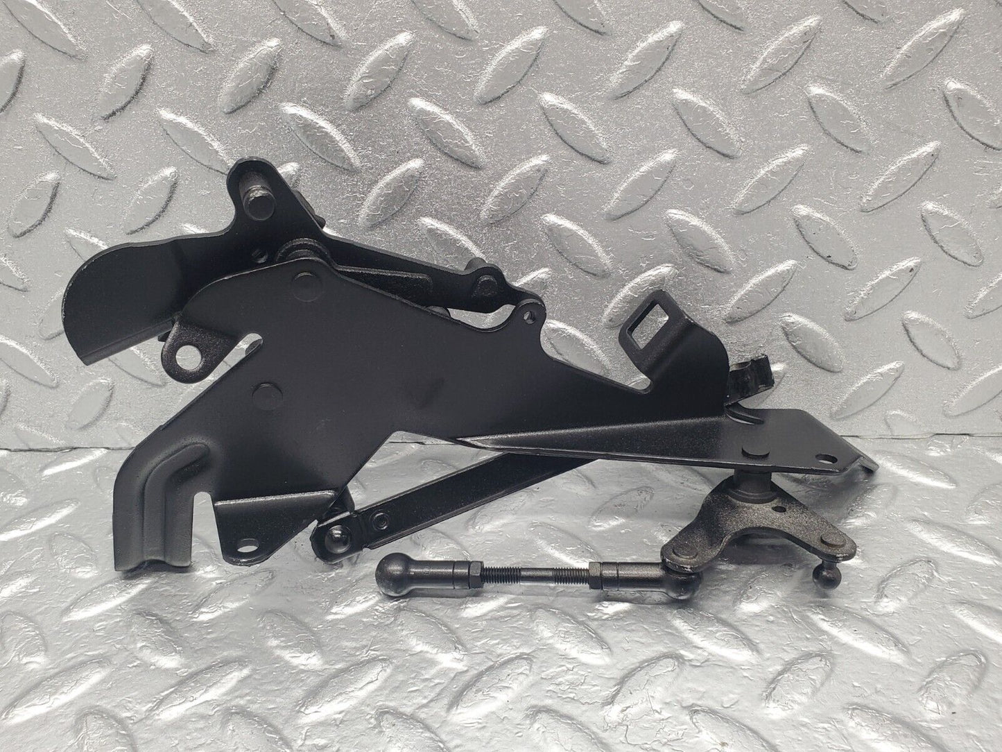 46187 Mercedes-Benz W124 280E Throttle Linkage 1040702321