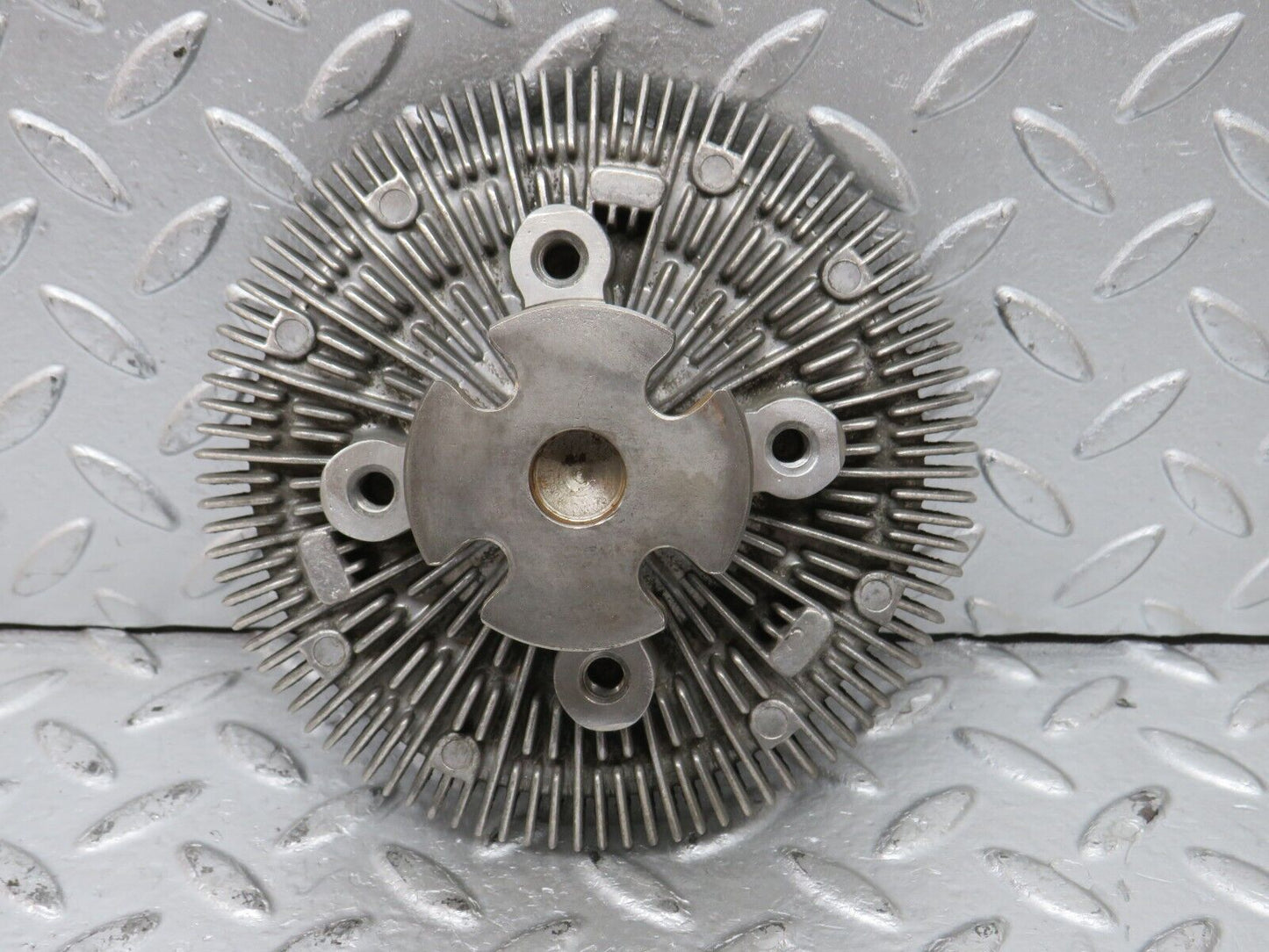 32889 Mercedes-Benz W123 300D Engine Cooling Fan Clutch Behr