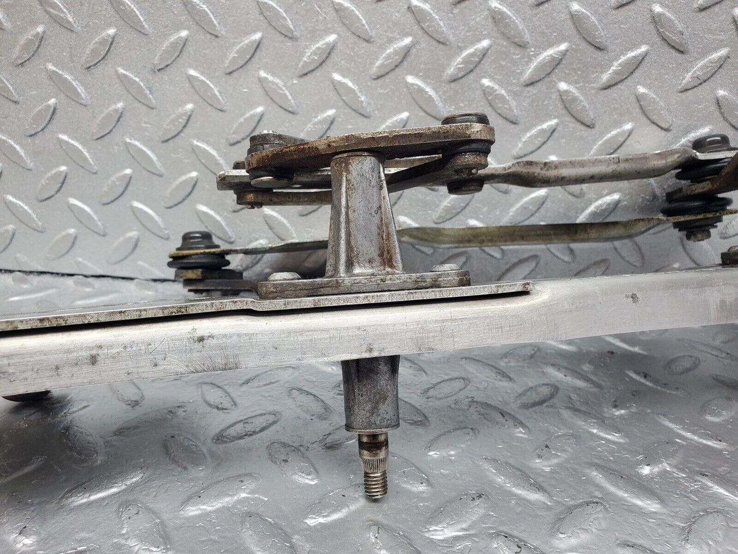 45819 Mercedes-Benz W126 420SE Windscreen Wiper Mechanism Linkage 1268206042