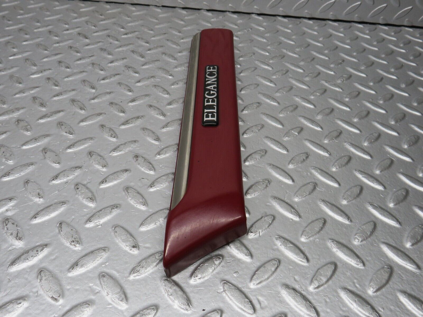 33497 Mercedes-Benz W202 C180 Front Left Fender Wing Centre Moulding 2026902762
