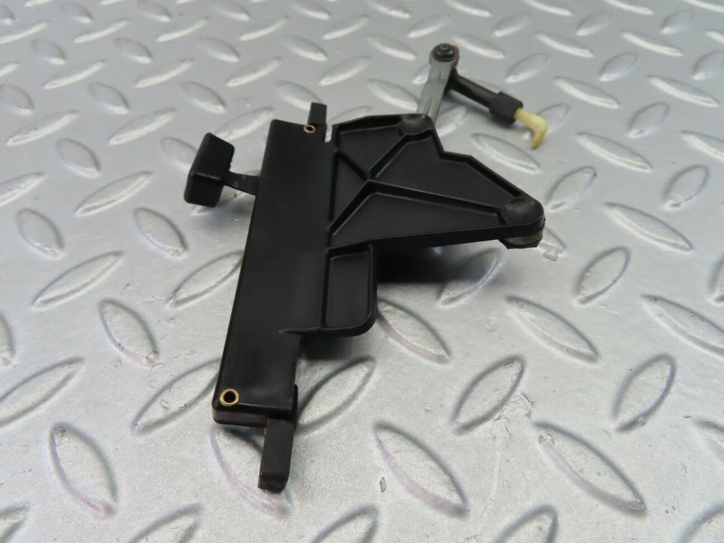 7469 Mercedes-Benz W116 450SE. Heater Control Lever Mechanism