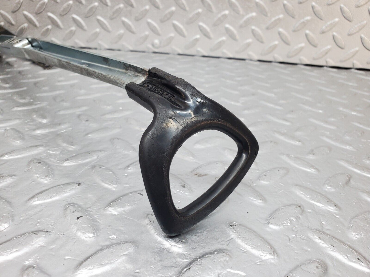 44415 Mercedes-Benz W123 280E Front Left Seat Sliding Adjust Handle
