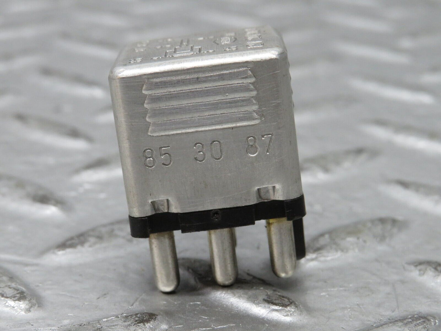27198 Mercedes-Benz W123 280E Multi Purpose Relay 0015420219