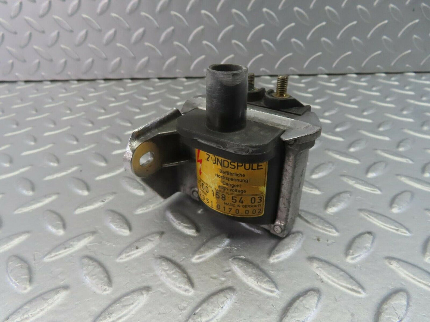 10519 Mercedes-Benz W201 190E Ignition Coil 0001585403