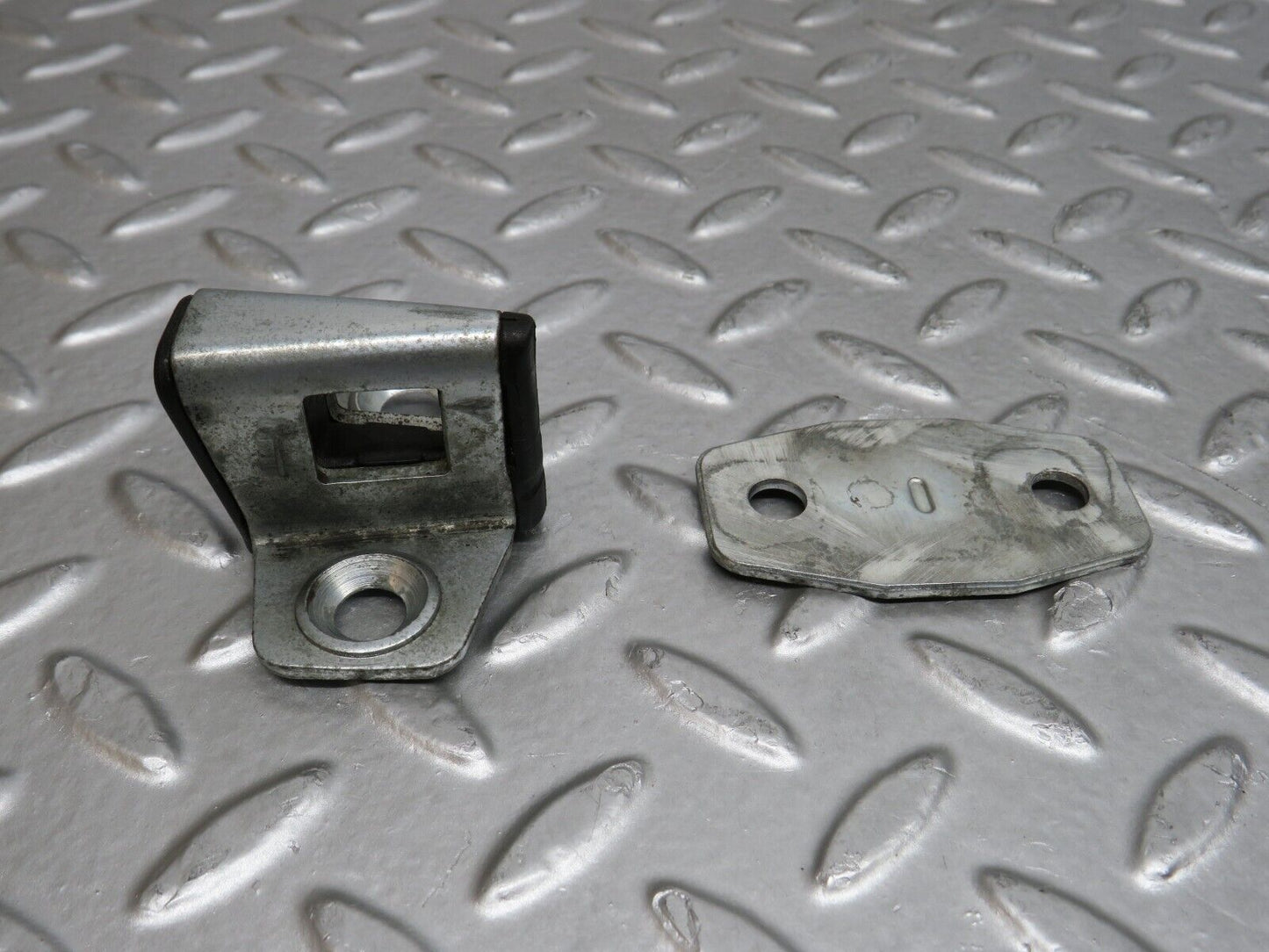29573 Mercedes-Benz W124 230E Door Lock Latch