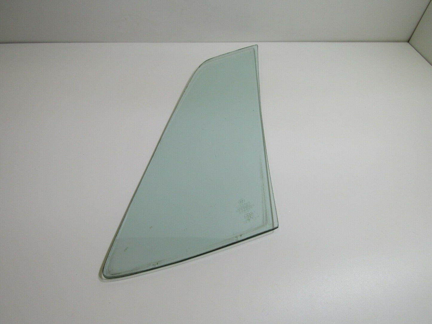 1135 Mercedes-Benz C107 350SLC Coupe Side Window Flap Left Rear