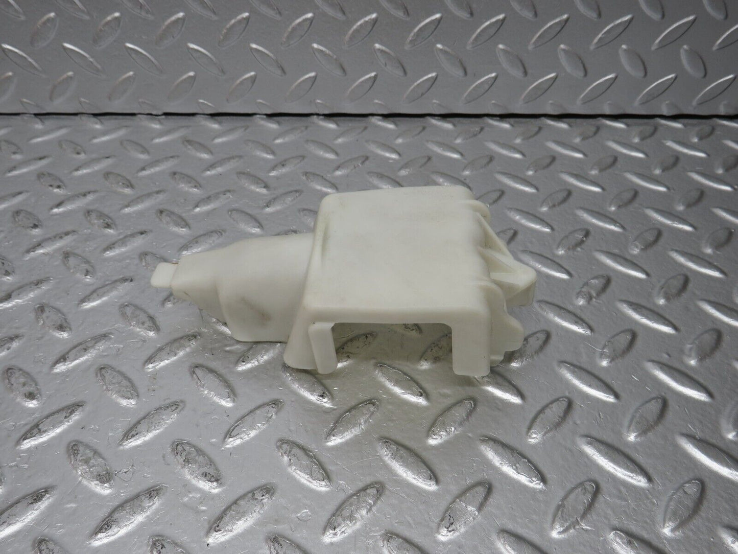31223 Mercedes-Benz S124 220TE Rear Door Lock Vacuum Actuator Cover 1248050590