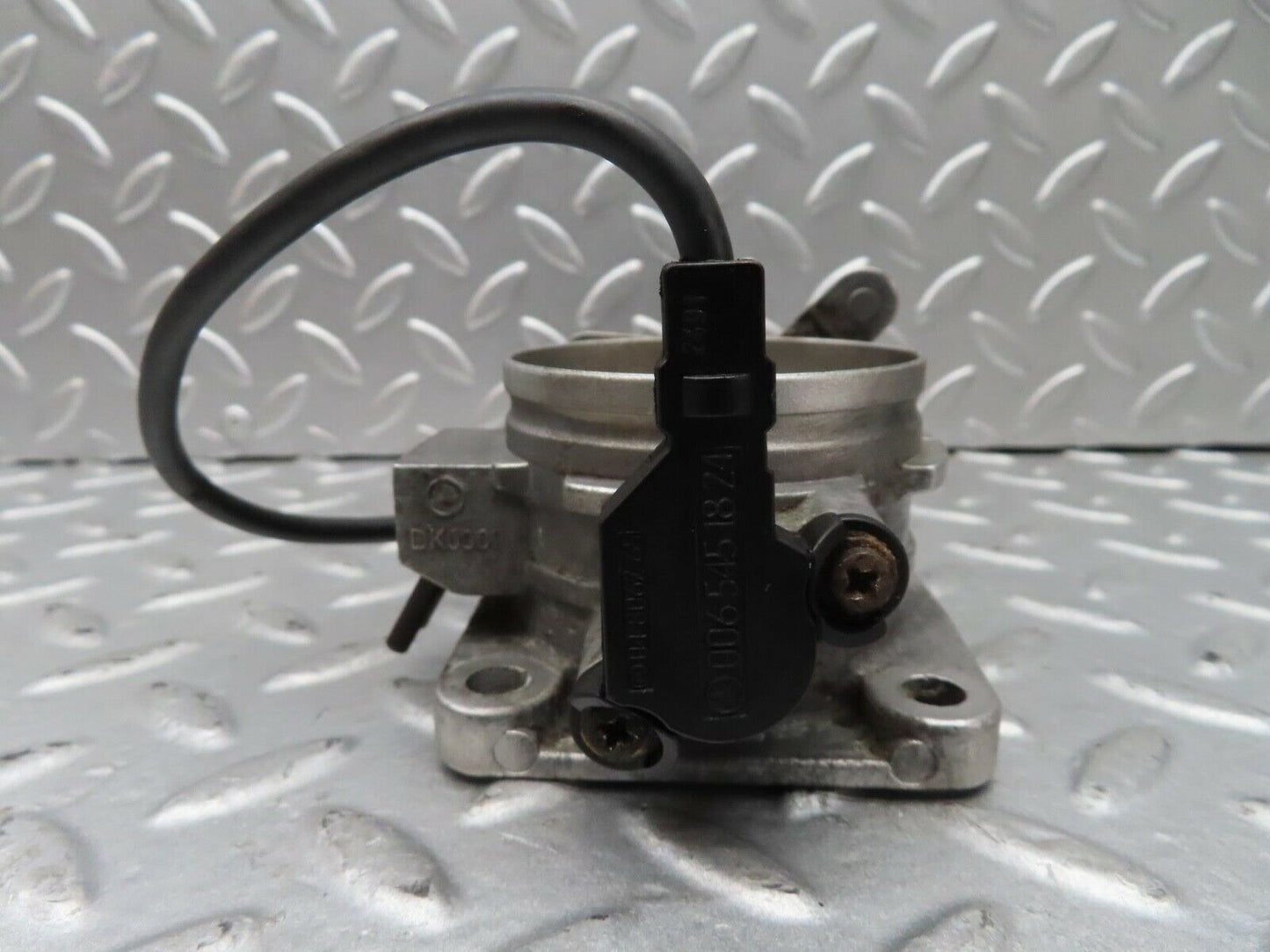 14611 Mercedes-Benz W201 190E Throttle Body Valve With Switch 0011409053