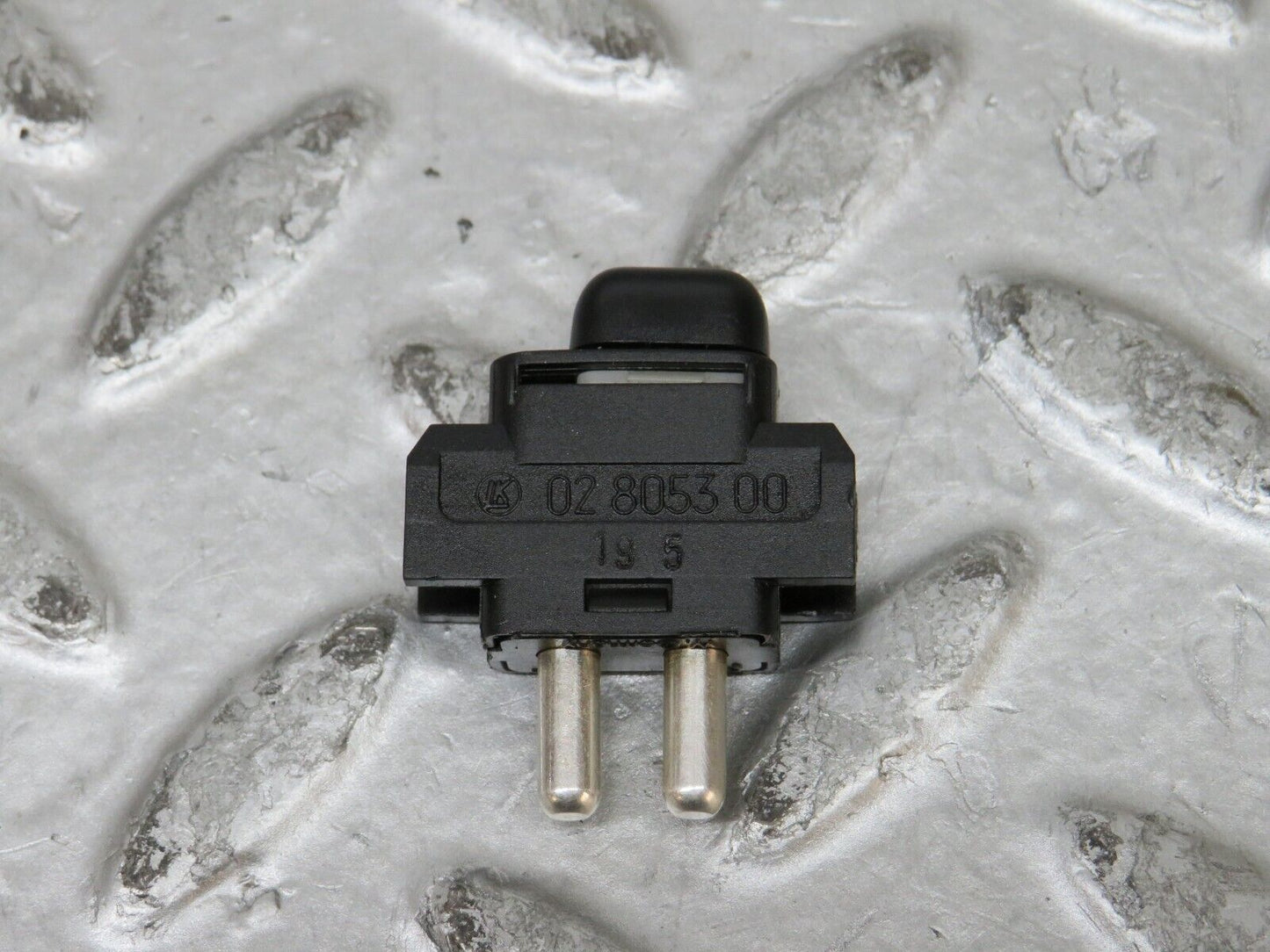 27700 Mercedes-Benz S124 300TE Wagon Child Lock Control Switch 1248204910
