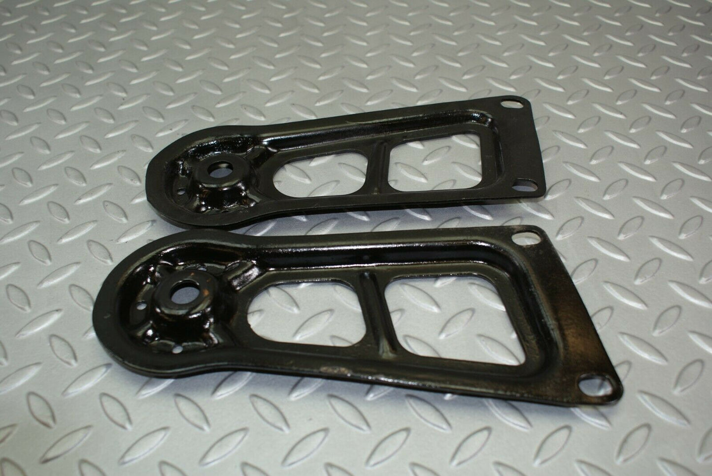 3207 Mercedes-Benz W115 220D Rear Suspension Axle Mounting Bracket