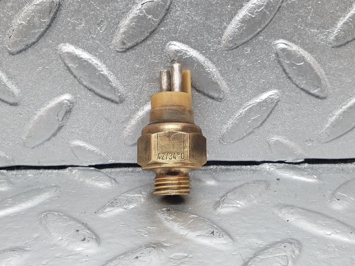 43572 Mercedes-Benz C126 380SEC Coupe Temperature Sensor
