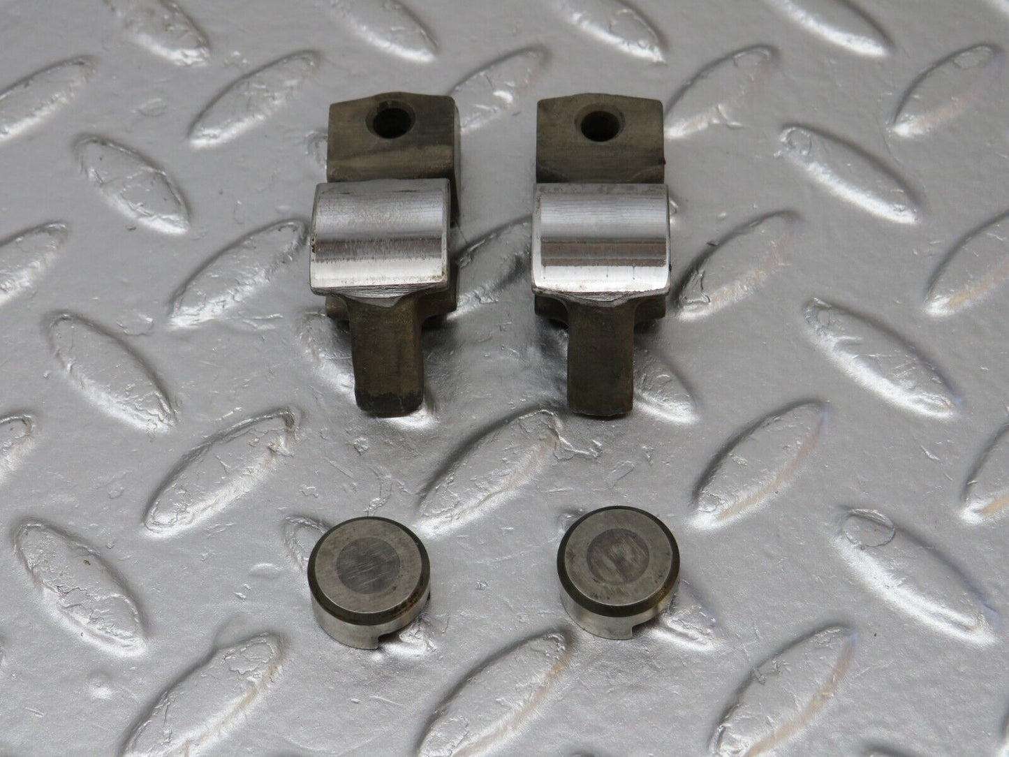 40048 Mercedes-Benz R107 350SL Rocker Arm With Valve Tappet