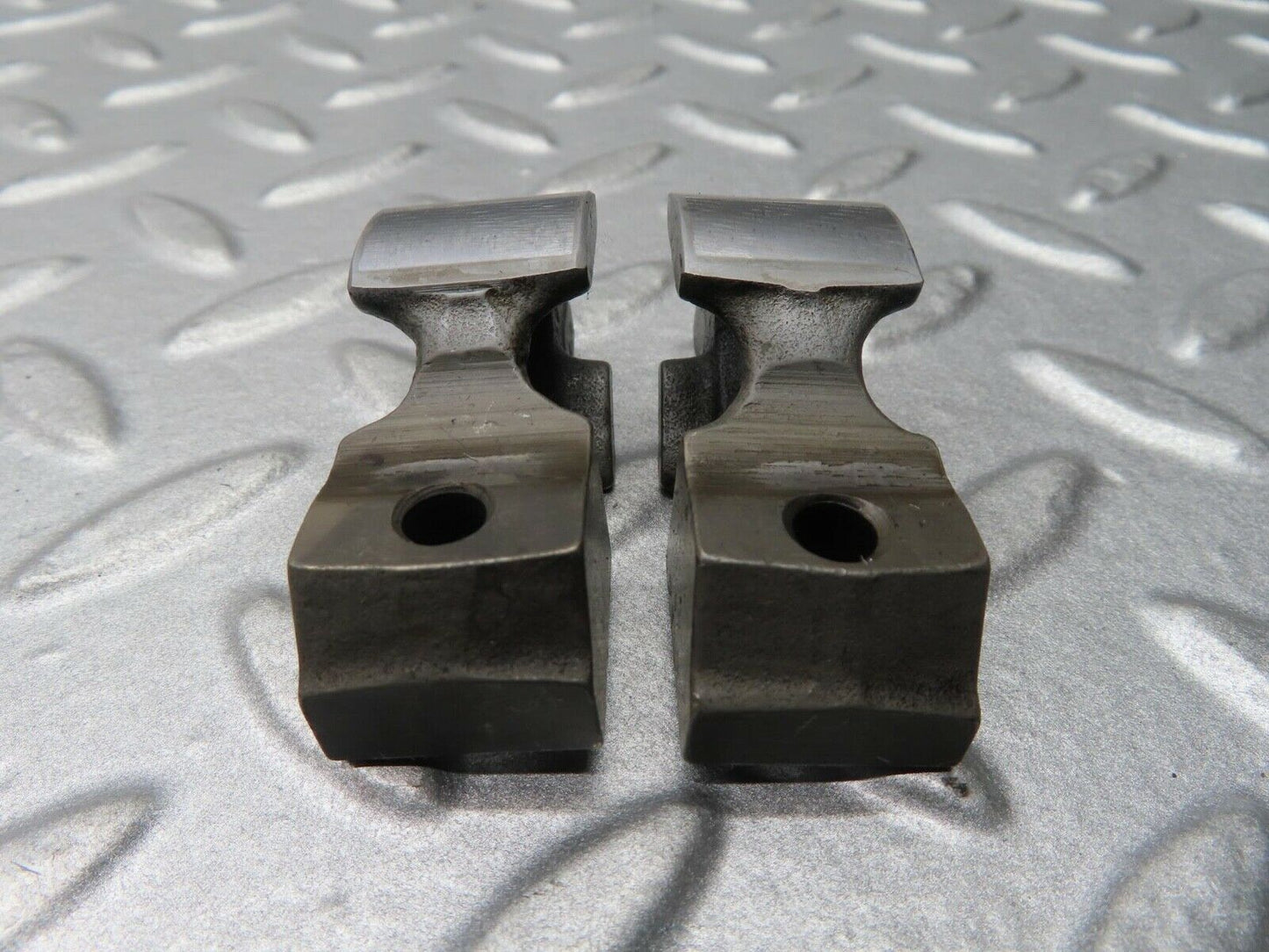 16563 Mercedes-Benz C107 350SLC Coupe Valve Rocker Arm With Retaining Spring