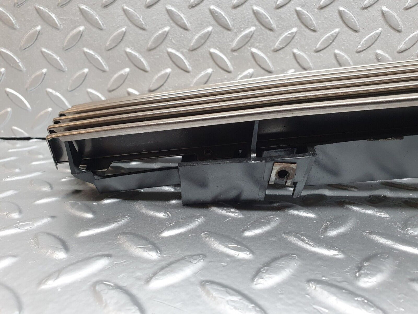 42175 Mercedes-Benz R129 320SL Coupe Bonnet Grill 1298800185