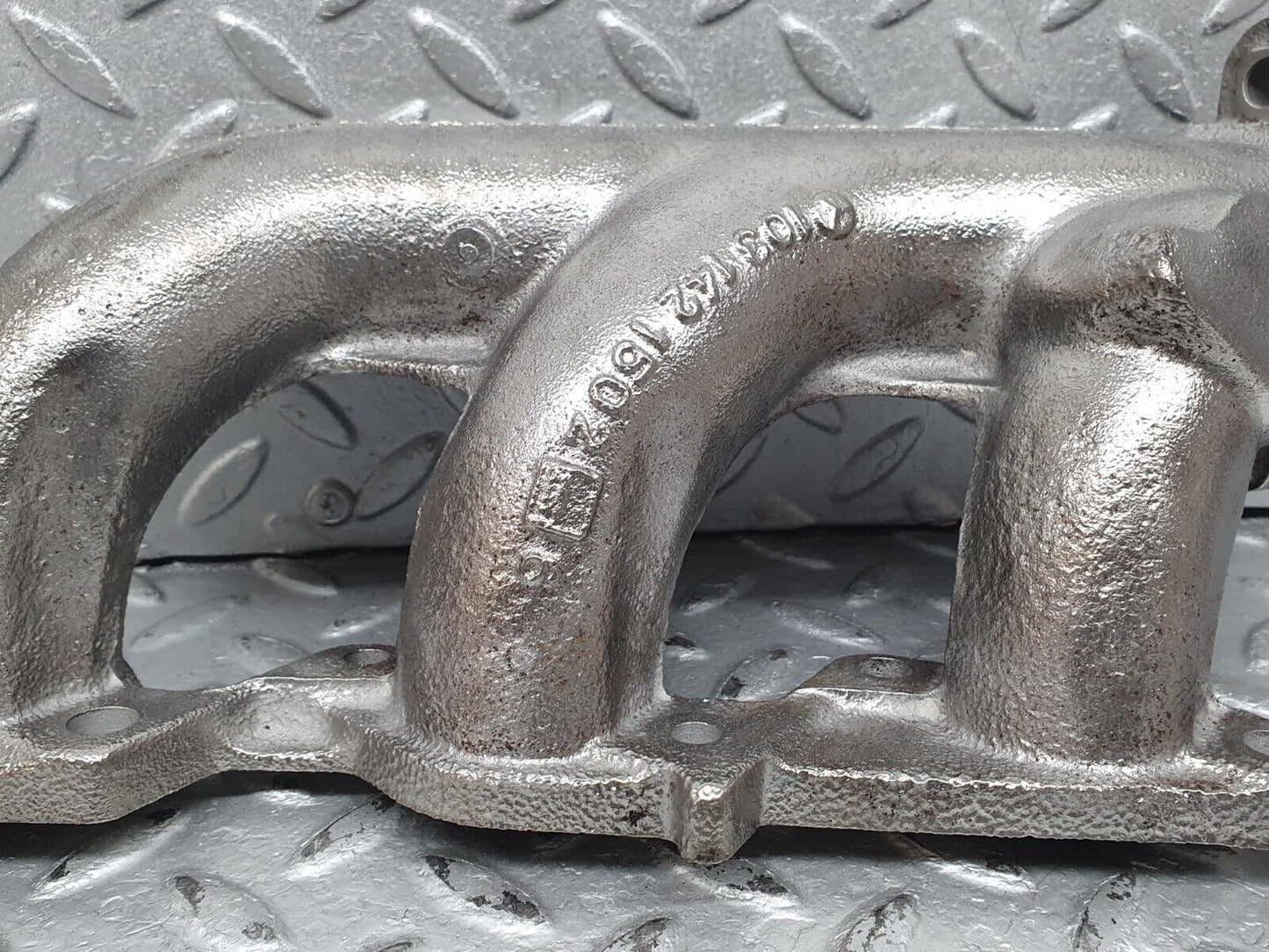41201 Mercedes-Benz W126 300SE Exhaust Manifold Cylinder 1-3 1031421502