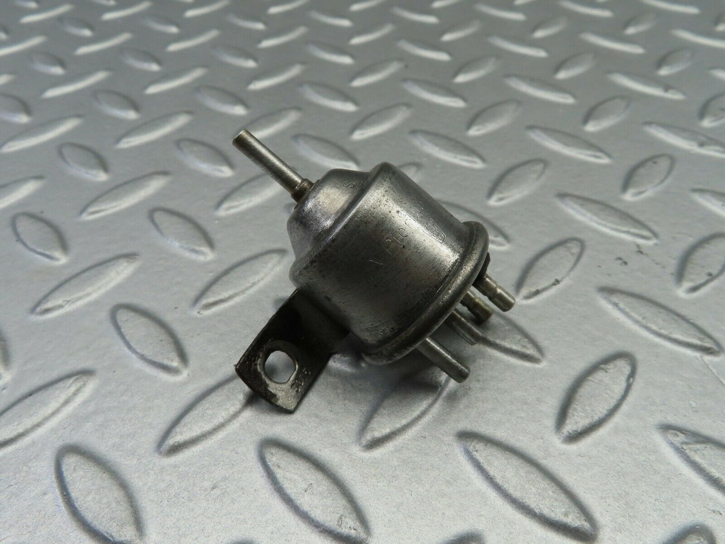 7139 Mercedes-Benz C107 350SLC Coupe Vacuum Valve Pierburg