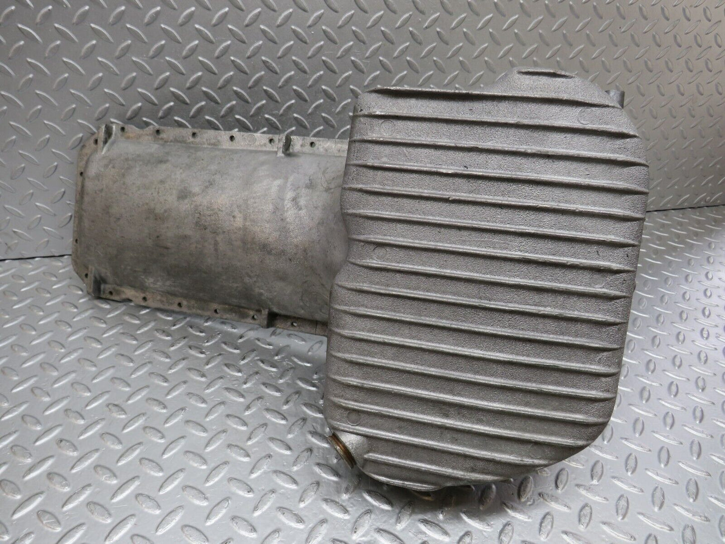 39967 Mercedes-Benz R107 350SL Oil Pan Oil Sump 1160105113