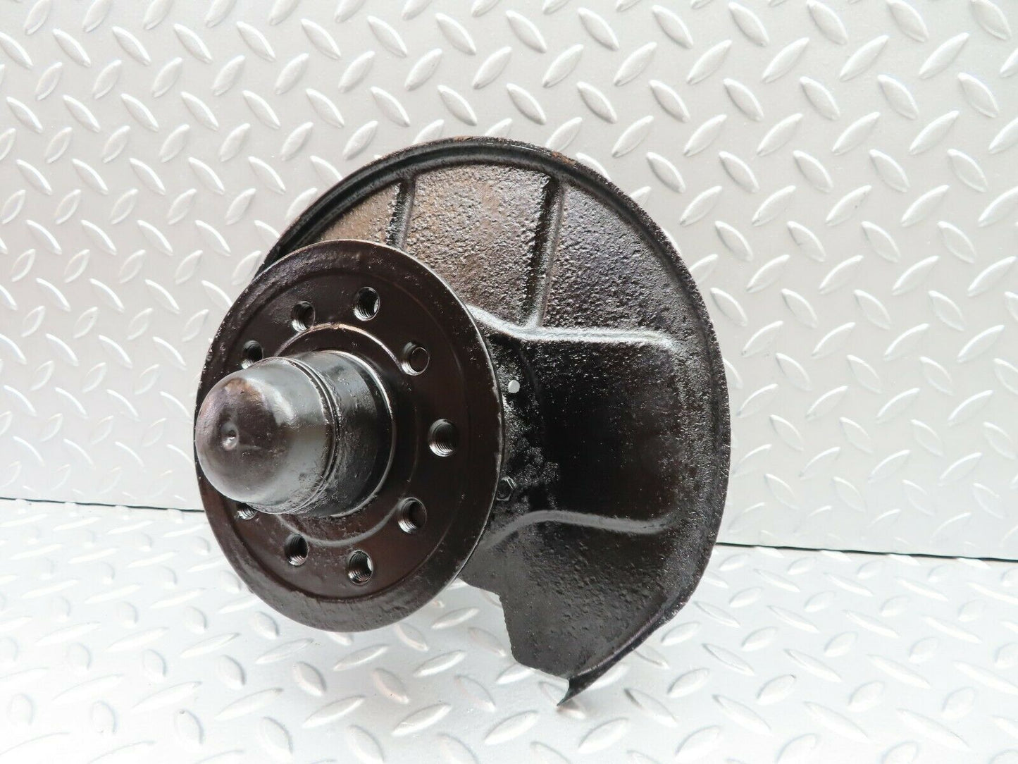 5522 Mercedes-Benz W114 280CE Front Right Wheel Hub