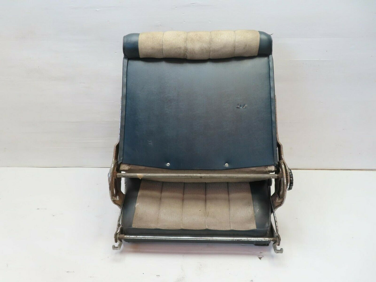 10670 Mercedes-Benz W108  Front Left Seat
