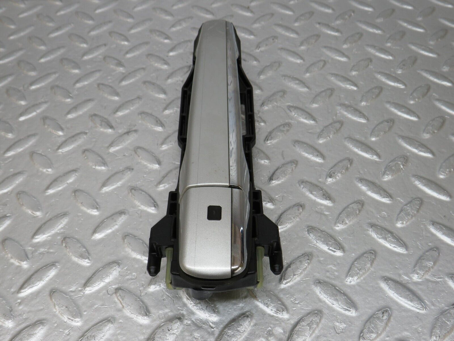 34697 Mercedes-Benz W210 320E Front Left Exterior Door Handle No Key