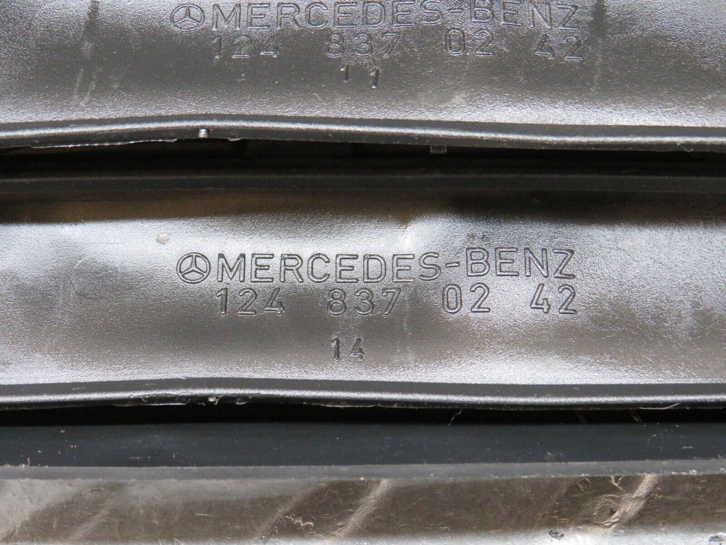 37999 Mercedes-Benz A124 320E Cabriolet Air Intake Vent 1248370230 1248370242