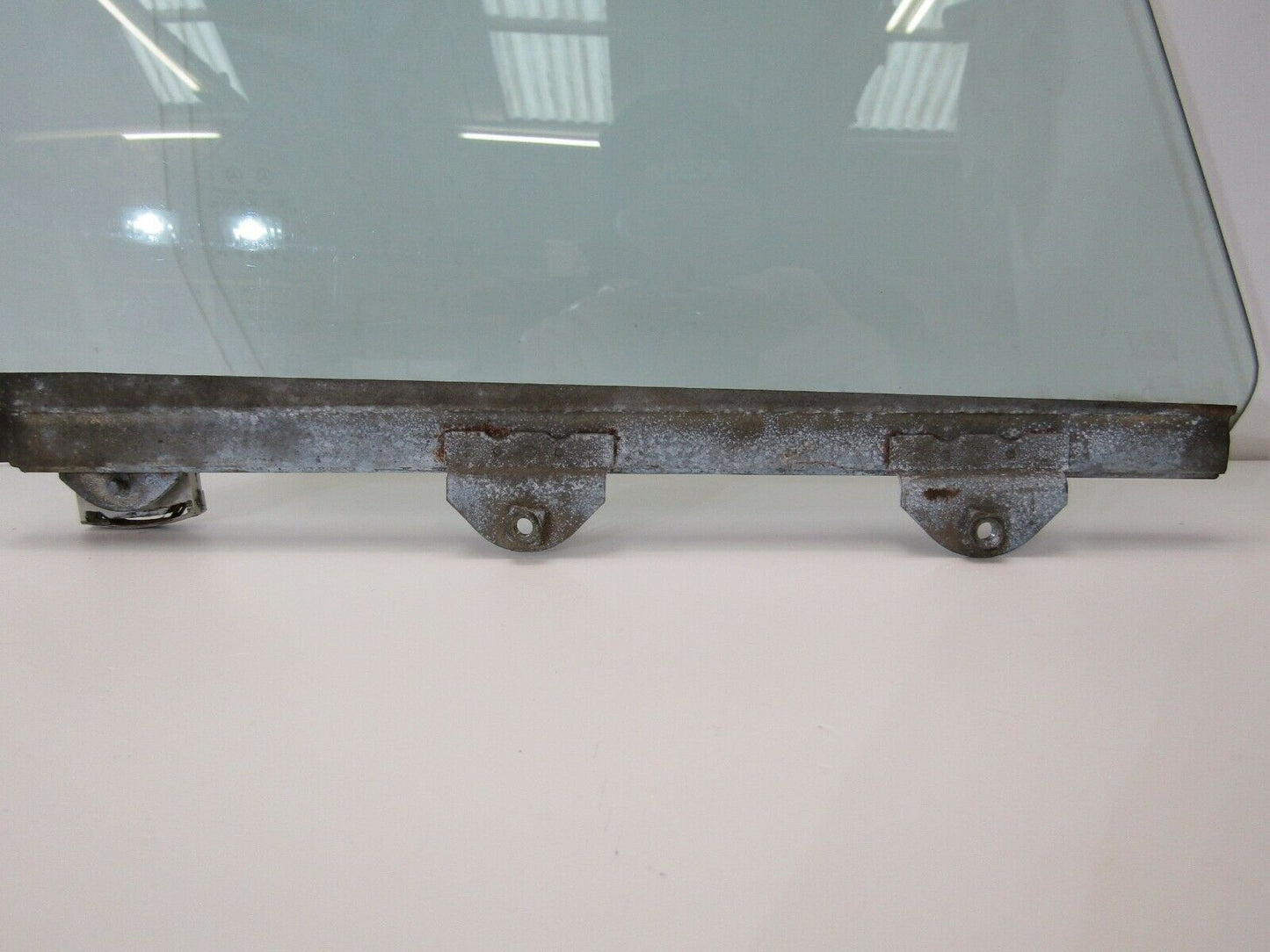 1137 Mercedes-Benz C107 350SLC Coupe Coupe Side Window Rear Left
