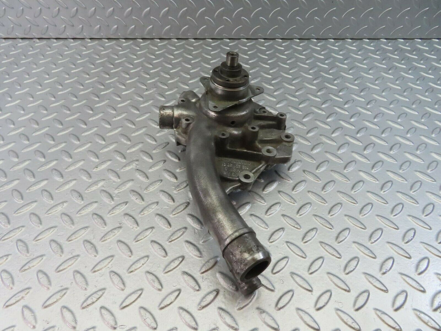 10556 Mercedes-Benz W201 190E Water Pump 1022012001