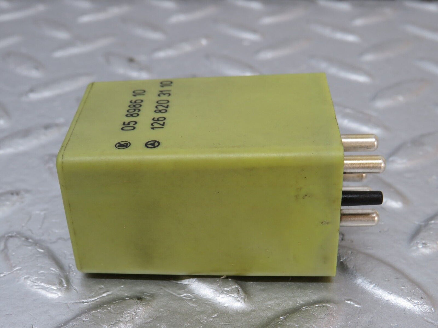 34444 Mercedes-Benz C126 380SEC Coupe Rear Heated Window Relay 1268203110