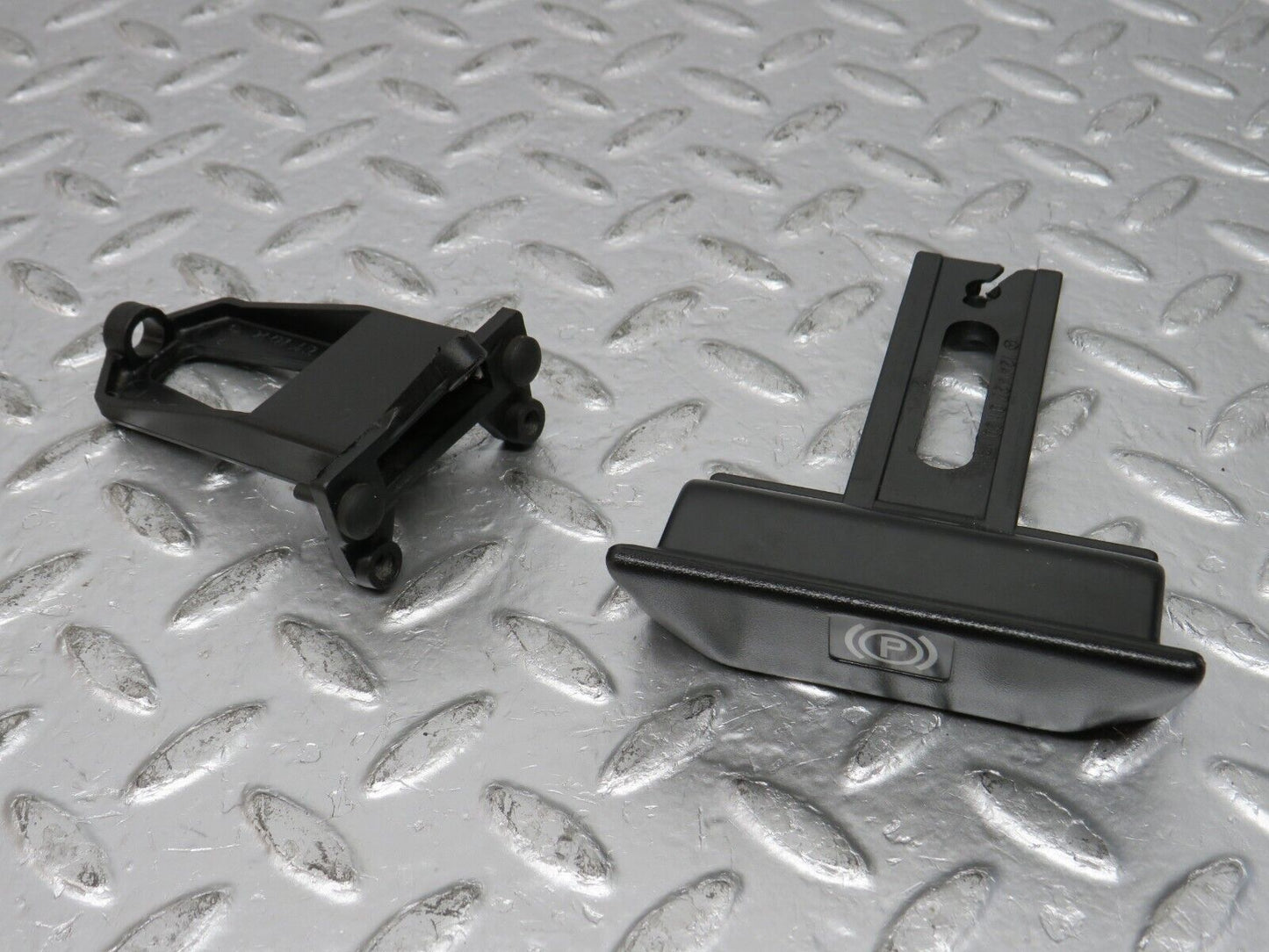 32393 Mercedes-Benz S124 300TE Wagon Parking Brake Release Handle 1244270120