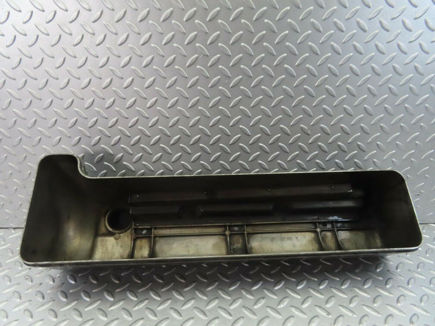 8673 Mercedes-Benz W111 Cylinder Head Valve Cover 1800161305