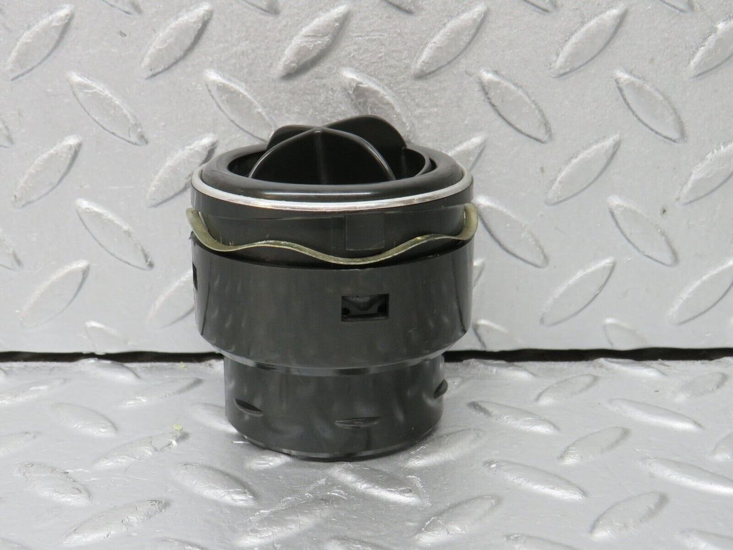 39181 Mercedes-Benz R107 500SL Coupe Dashboard Air Vent