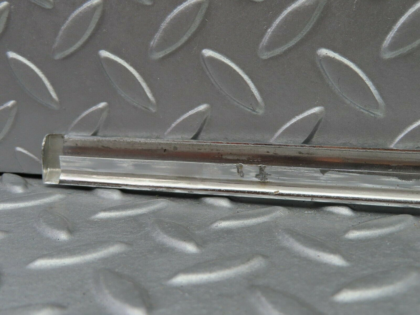 5912 Mercedes-Benz W123 200 Front Right Door Chrome Moulding Trim