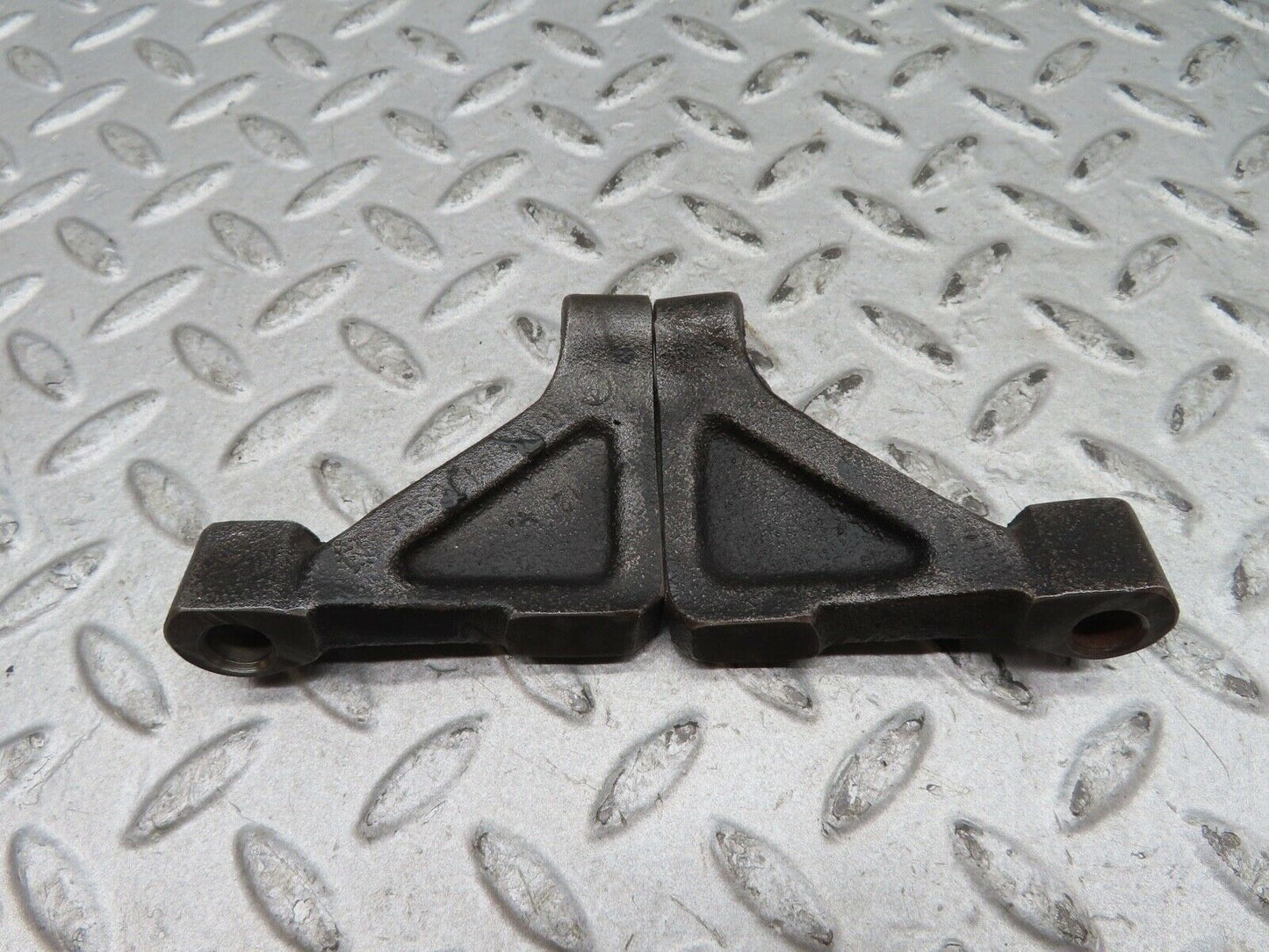17873 Mercedes-Benz W116 450SEL Engine Mount Bracket Pair 1160110995