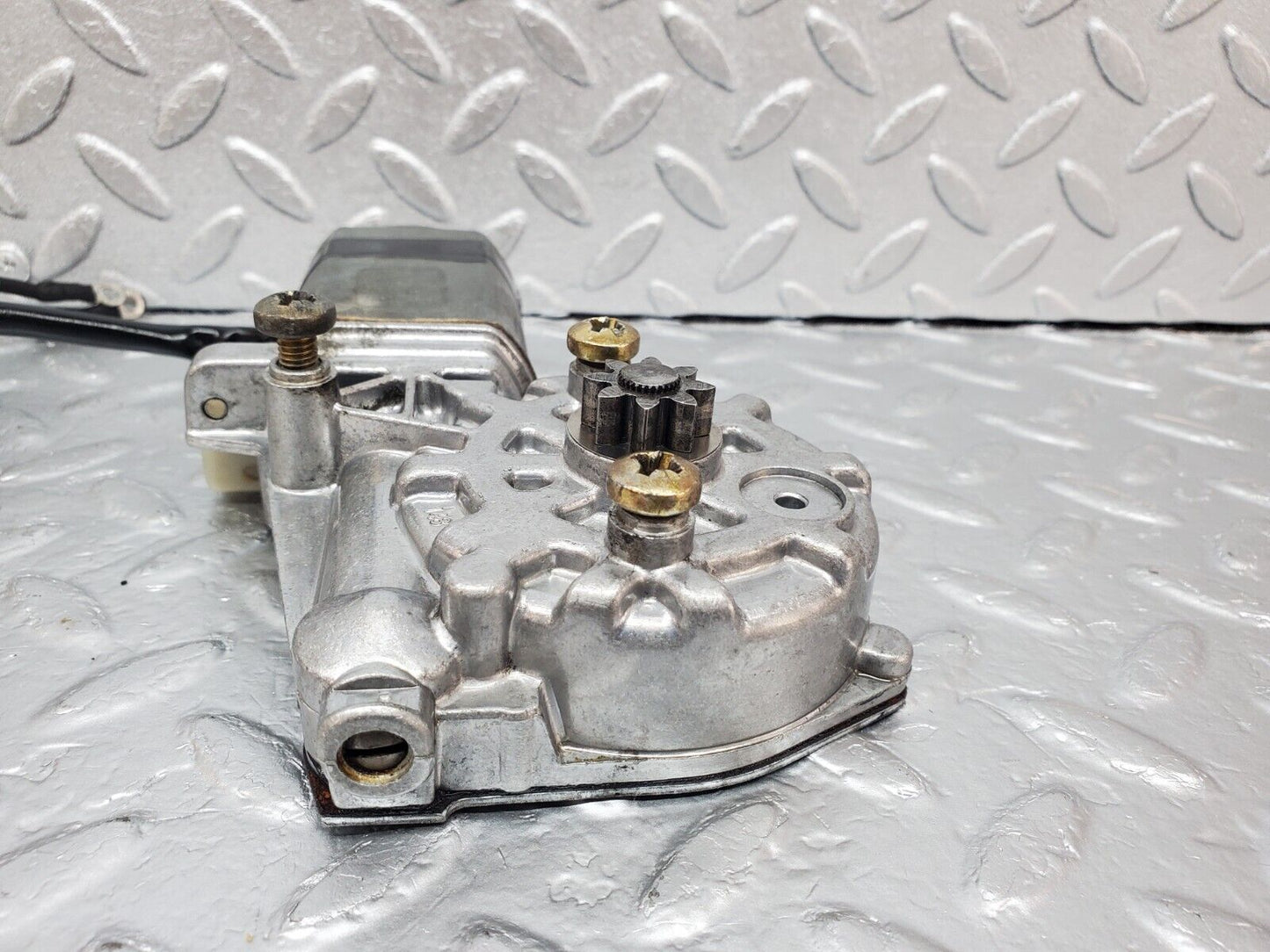 45761 Mercedes-Benz W126 420SE Front Left Window Regulator Motor 0130821183