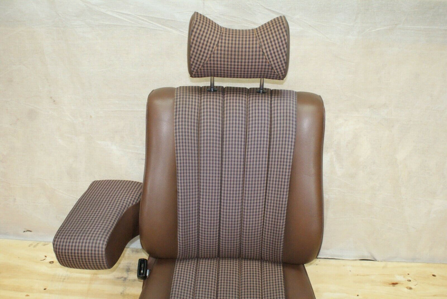 2497 Mercedes-Benz W116 350SE Passenger Seat Left Side 1169101250