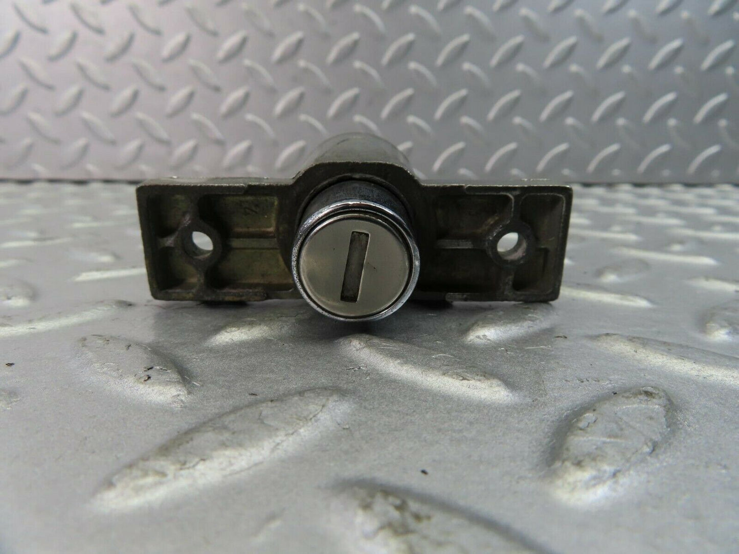 8996 Mercedes-Benz W115 Trunk Lock No Key 1157500091