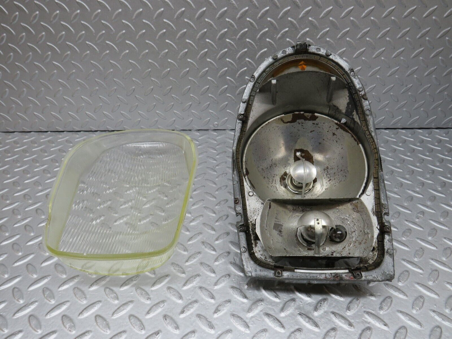 35863 Mercedes-Benz W108 Headlight Bosch 1305630023