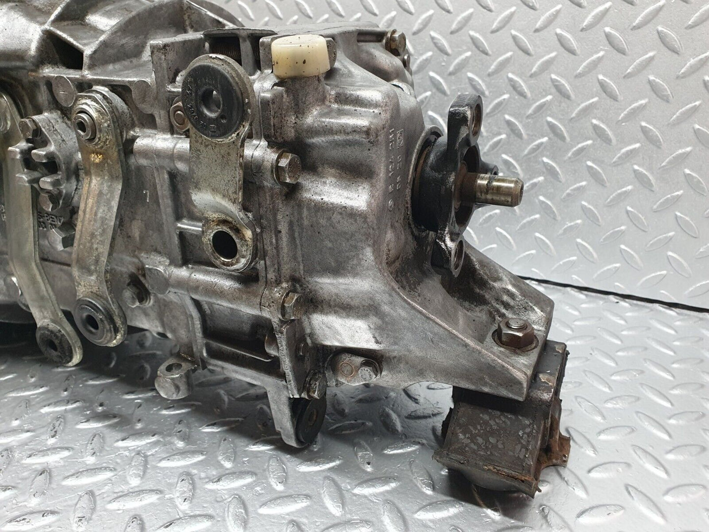 41733 Mercedes-Benz W124 200E Manual Gearbox 5 Speed 717.411 1242610301