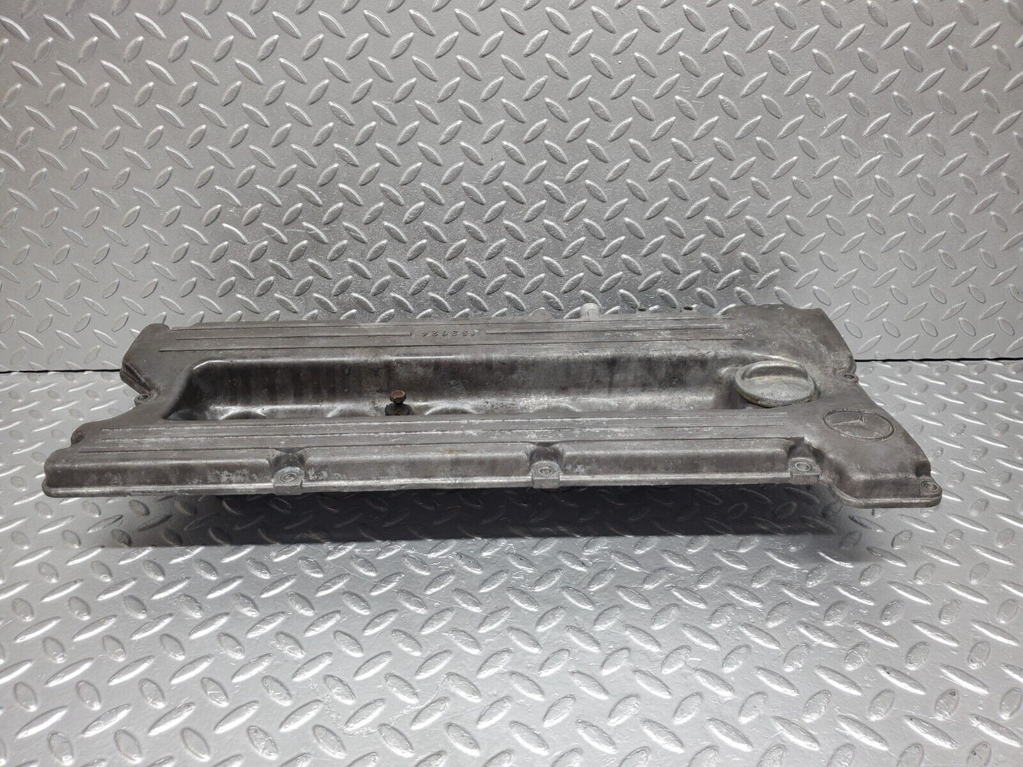 45437 Mercedes-Benz 280E M110.988 Cylinder Head Valve Cover 1100160905