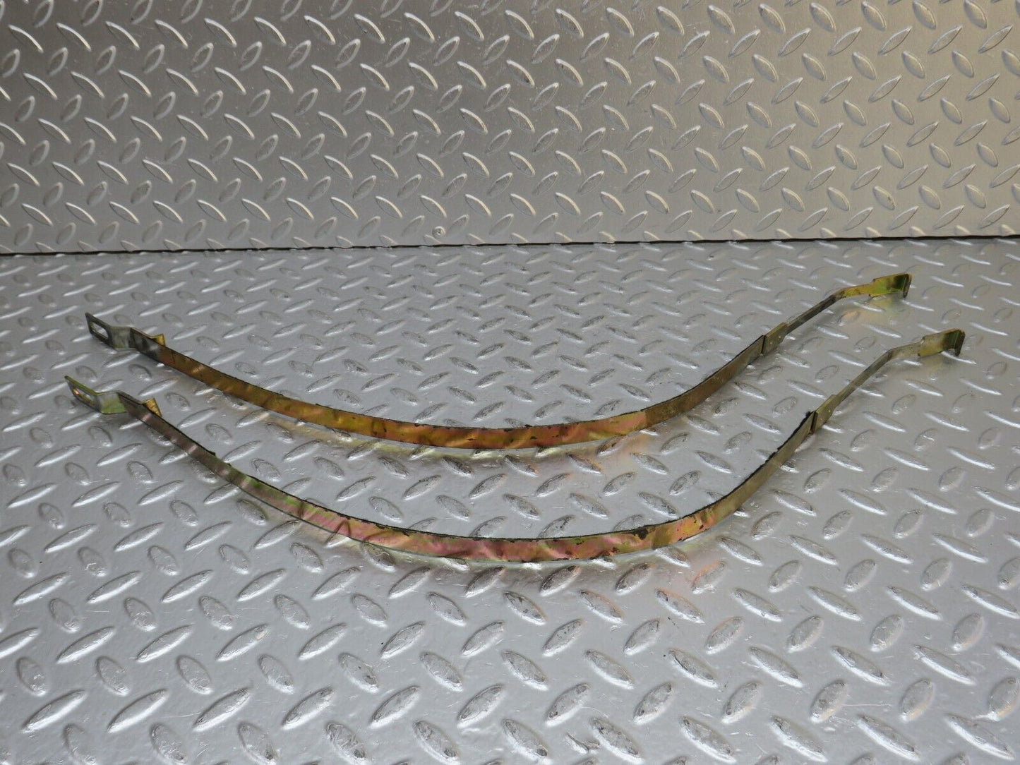 0449 Mercedes-Benz W123 230E Heater Box Holder Strap