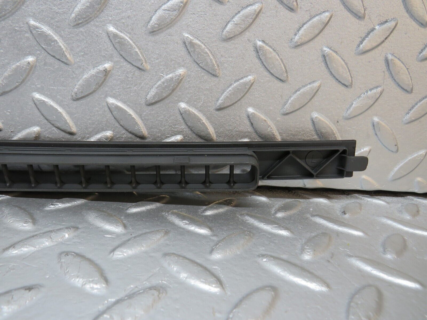 39685 Mercedes-Benz R129 320SL Coupe Dashboard Air Vent Trim Left 129689118