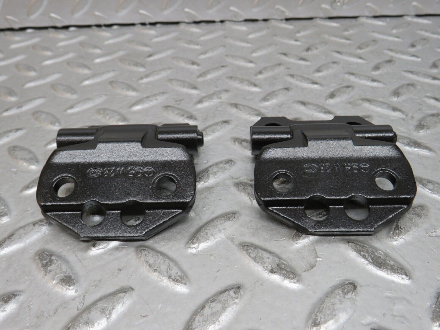 29132 Mercedes-Benz C124 320CE Coupe Left Door Hinge Pair
