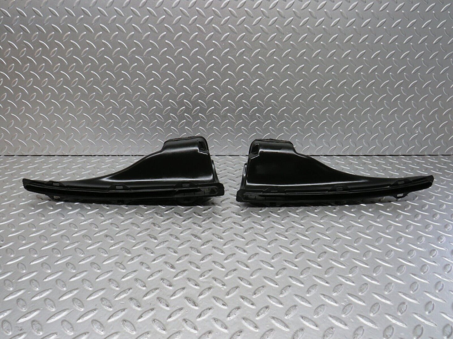 28594 Mercedes-Benz W123 230E Air Duct Vent Left And Right