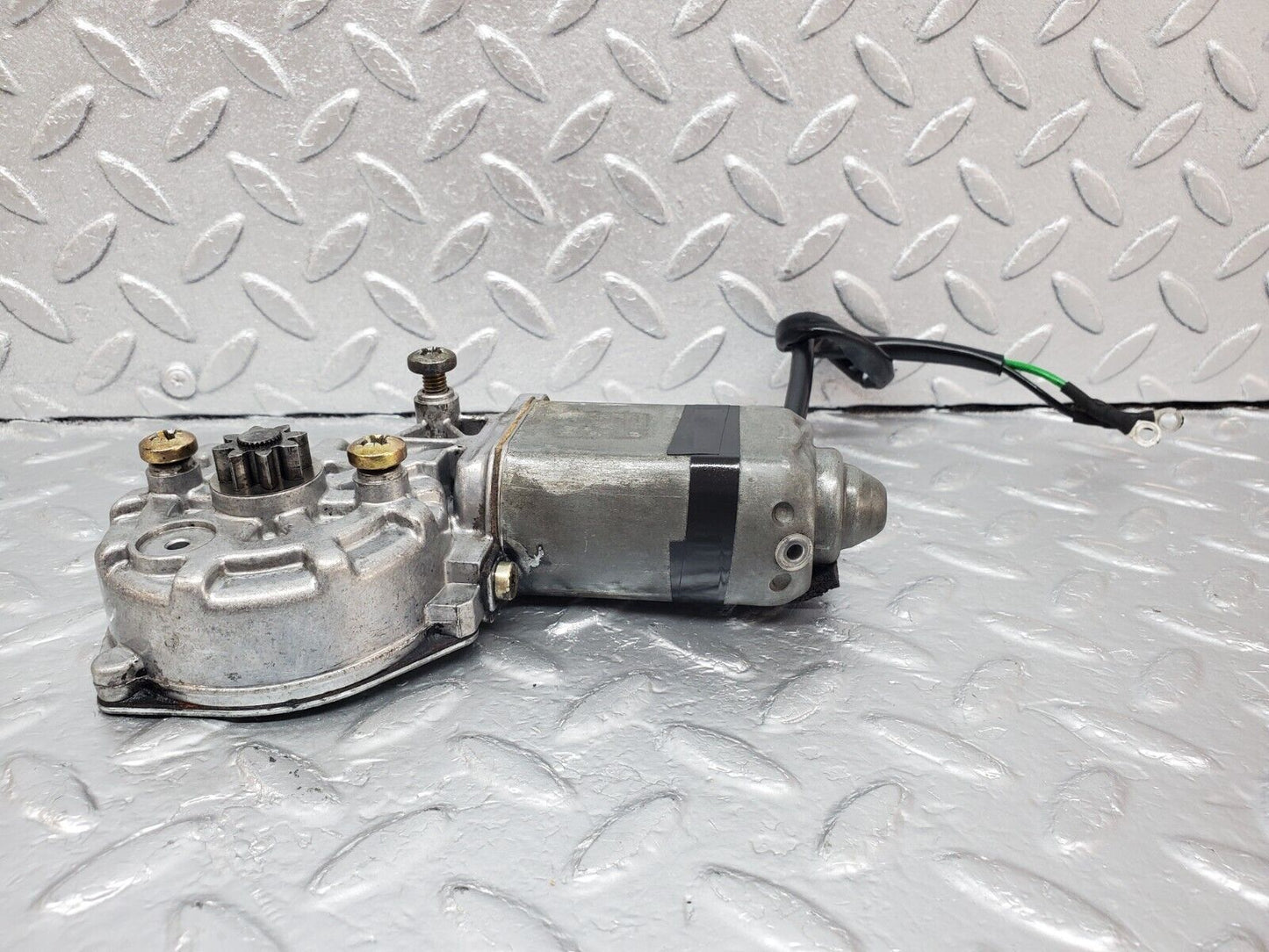 45761 Mercedes-Benz W126 420SE Front Left Window Regulator Motor 0130821183