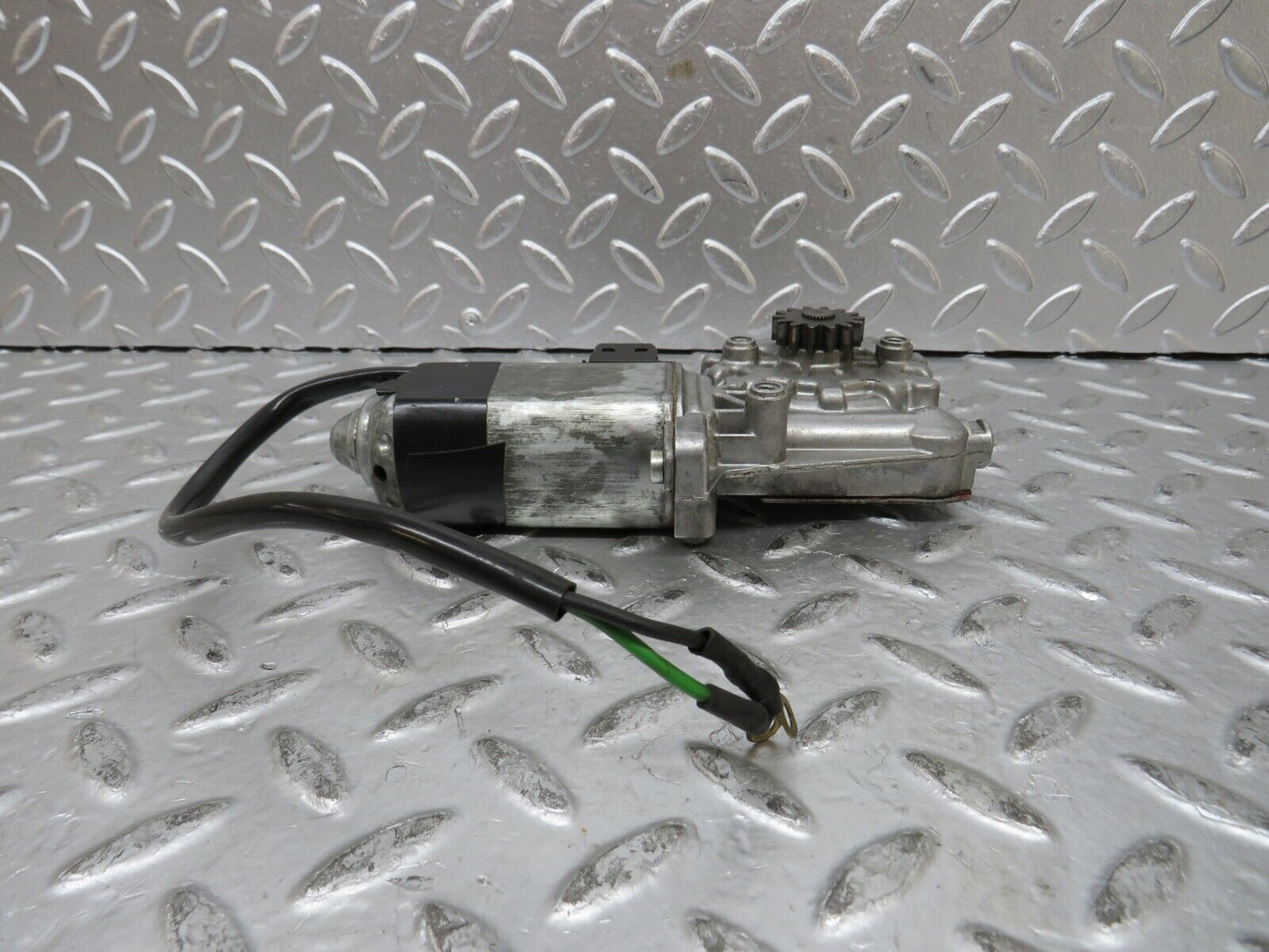 27414 Mercedes-Benz W123 280E Front Right Window Regulator Motor 0130821019