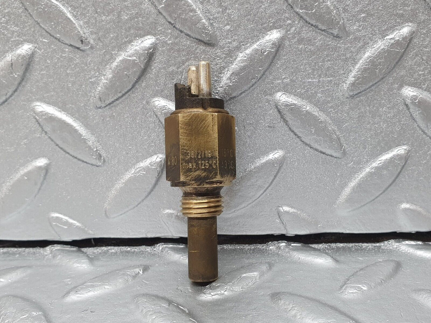 41334 Mercedes-Benz W123 280E Temperature Sensor VDO