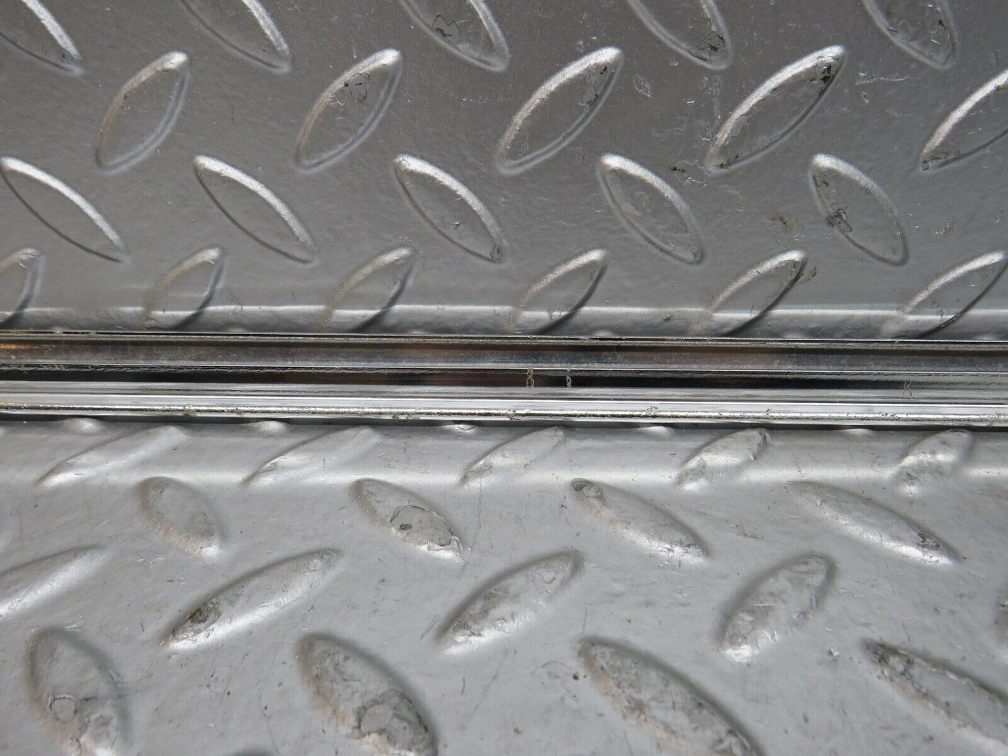 28184 Mercedes-Benz W123 280E Front Right Door Chrome Moulding Trim